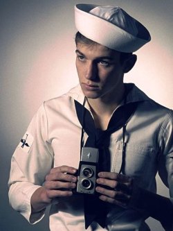 Wanderingnthedark:  (Via Cool-Captainme-Universe, Matinee-Idol)