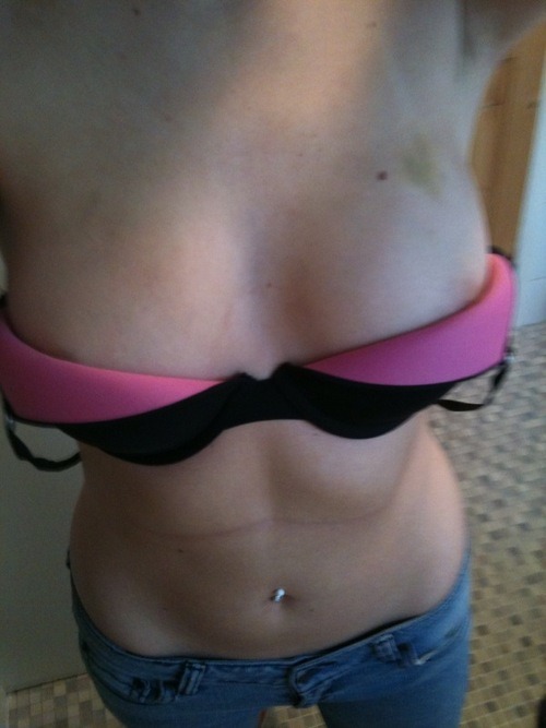 sarahdragon:  sarahdragon:  trophycase:  sarah-dragon:  TOPLESS TUESDAY!    (via sarahdragon) 