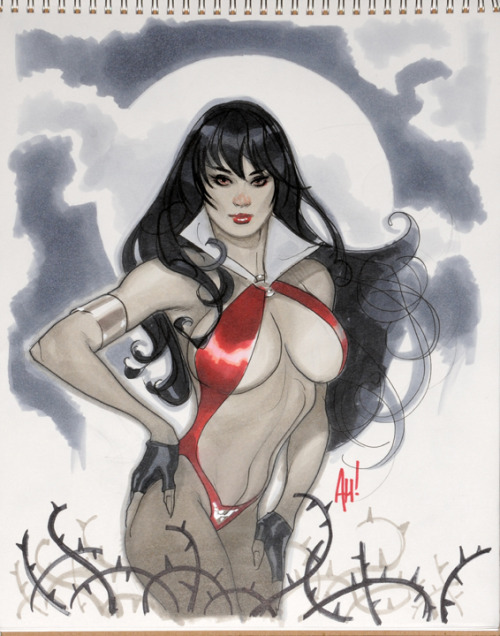 Vampirella, por Adam Hughes.