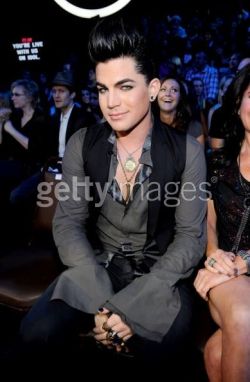 fuckyeahglamberts:   blueandblackmarker:   Adam on AI     I love his hair, idgaf. &hellip;Possibly because Davey Havok&rsquo;s rocked a style similar to this.