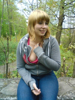 girlspotting:  Can you do me a favor? Yes you can. 