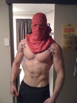 Realmenstink:  Dont-Tell-My-Mother:  (Via Military-Men, Boydawg)   Stud Soldier Incognito !!!