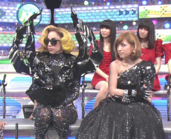 fuckyeahladygaga:  Lady Gaga &amp; Ayumi Hamasaki  oh, gaga ♥ lmao @ the looks on ayumi and perfumes faces