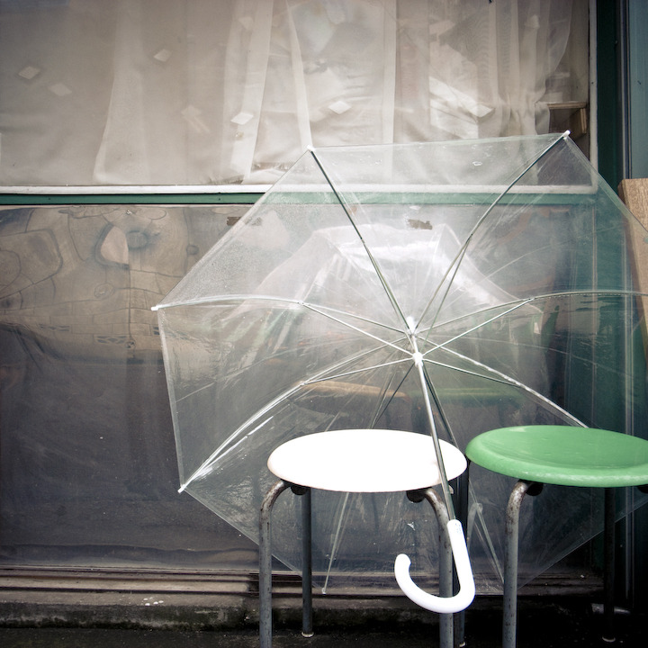 itsushi:  pinto:  artgraphic:  Clear Vinyl Umbrella Just Waiting in the Rain (via