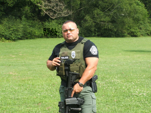 bearsormuscle:  ryo-k88:  real-thick:  S.W.A.T. Goon  