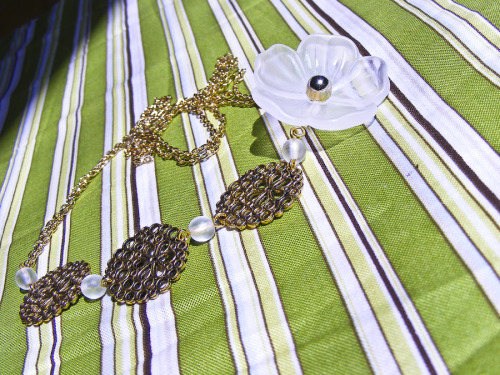 White Flowers Necklace