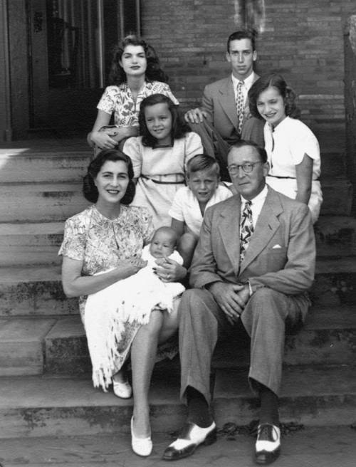 jacquelinekennedyonassis:kennedys: The Bouviers and the Auchincloss’ (1946) From back, left to right