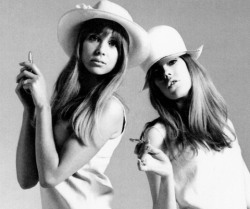 sunshine-pie:  stupid-fat-hobbit:   fuckyeahpattieboyd:  geminichilde:  Pattie and Jenny.   