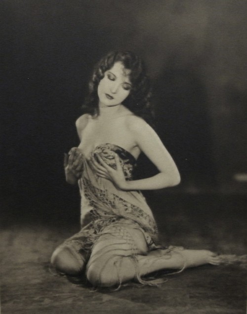 clarabowlover: creepingirrelevance: Remembering Jacqueline Logan   on her birthday, November 30th.   (via retrogasm-deactivated20161109)  https://painted-face.com/