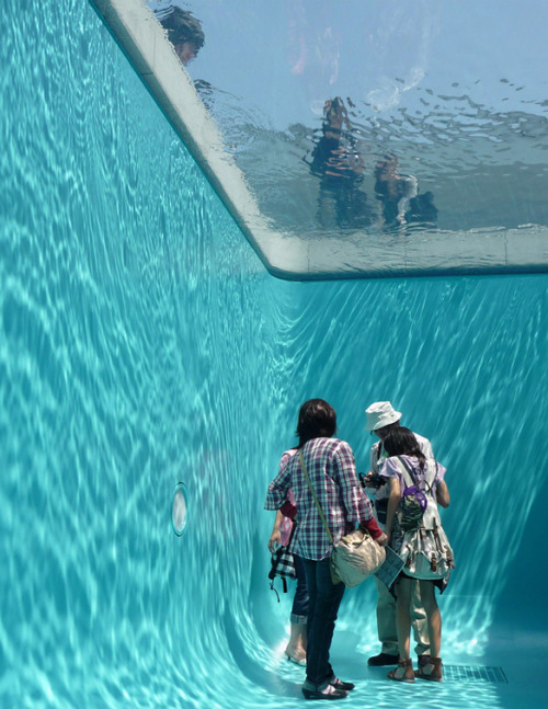 nickmcglynn:   Simulated swimming pool with room inside Argentinian artist Leandro Erlich created th