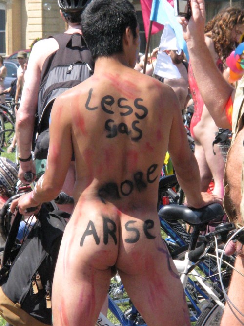 peladistasunidos:i-naked: (via bikewars.co.uk) (via )