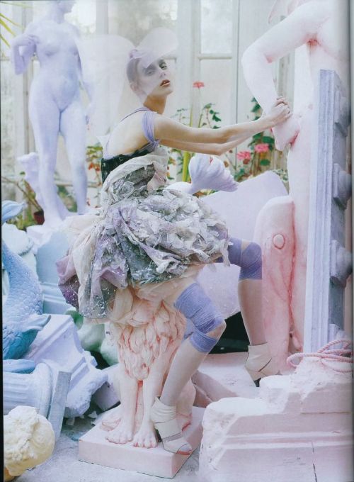 fashionsofthetimes:  sore-thumbelina:  Tim Walker ‘A Magic World, Vogue Italia January 2008.  (via scarlettshaney) Ahhh!!! the colors. 