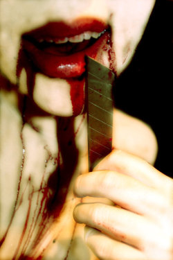 weirdthingsthatturnmeon:  Blood&hellip;