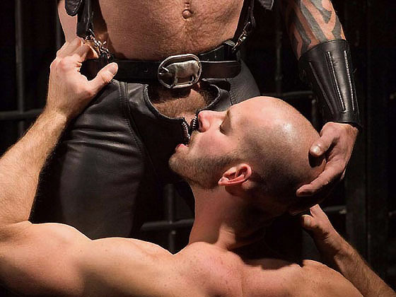 ambidextrously-erotic:  (via leathermen)  Leather is HOT&hellip;