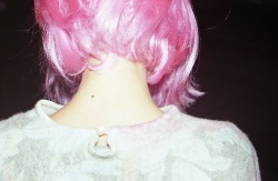 cairparavel:  youarebonbon:(via celestica-)  i&rsquo;m obsessed with pink hair :3