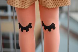 sore-thumbelina:  Susie Bubble give me your name and your tights, my knees need to blink  