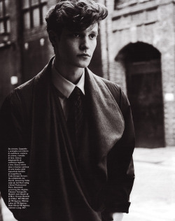 rippedskin:fuckyeahmodelhomme:catwalkchums:mypassionforbeauty:     gorgeous Matthew Hitt // by Takay    