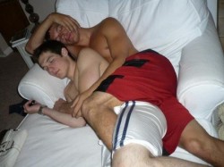 dustindude:  guyscuddling:  Boys! Cuddling!