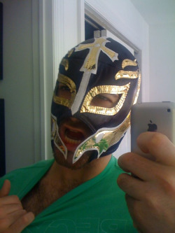 scrambledbits:  Did I drunkenly buy a Mexican wrestling mask? Maybe.  I want one of those masks!