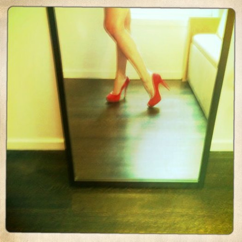 lovemyheels:  heelmeon:  sixinchestoheaven:  Monday red suede pumps    (via sixinchestoheaven-deacti