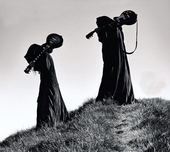 (via gothfashion, fuckyeahgoths)