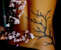 lesaliya: (via chocolatekingdom, vodkaaparty) I don&rsquo;t like most tatoos. But this one is gorgeous.