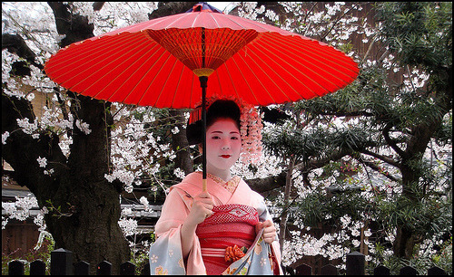 maiko (apprentice geisha), kyoto japan (by Momoyama)