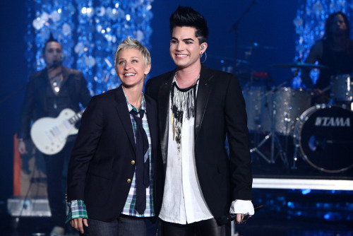 fuckyeahglamberts:   cantclosemyeyes:   *_______*     MY HEROES MEET ONCE AGAIN.