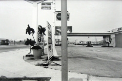 Burbank, CA, 1973 photo by Tod Papageorge