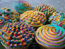(via tiresome) For Rochelle :) Because I think she loves cupcakes? haha.