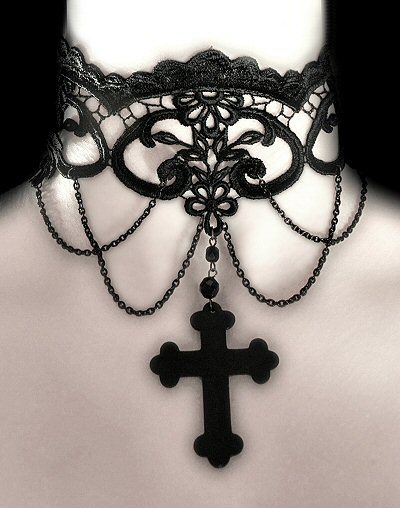 laudanumandarsenic:  girliezombiedreams:  What: Bella Morte Choker Where: Decarabia.co.uk