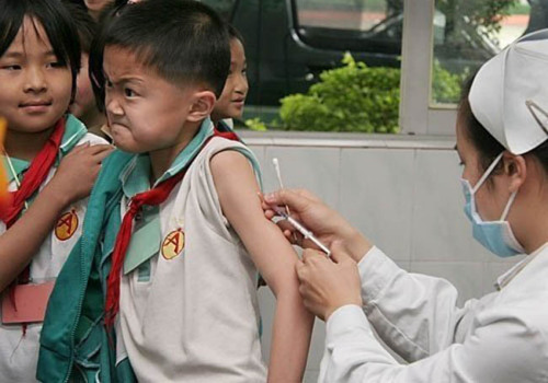 obsessionjason:  thedailywhat:  Bring it on, pain. [reddit.]  The kid on the left: ” Nigga, that ain’t nothang.”