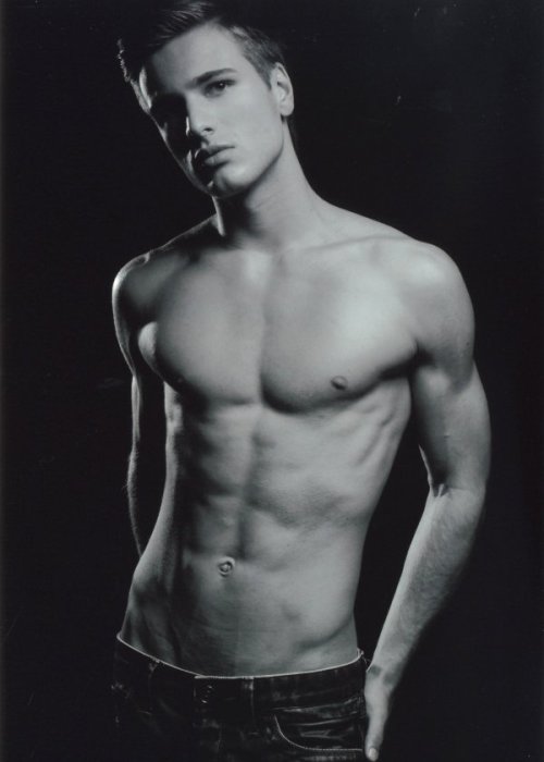 (via elegantboy, boygaga)