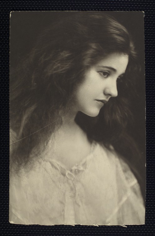 sandysays:  allegra:bewitching:happygolovely:    Stage actress Ann Amery    