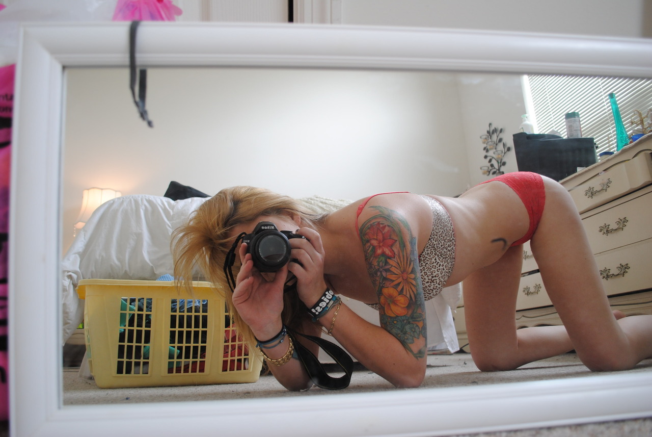 spic3y:  pornhvb:  fuckyeahgirlswithtats:  submitted by ceceliaruca, go check her