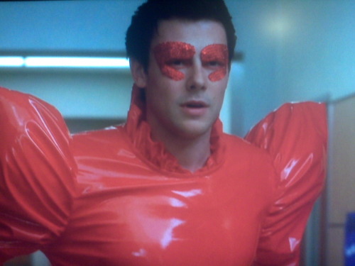 youmakemydreams:  danorable:  theloveyoumake:  inothernews:  Glee    The reminds me of Where the World Mine. If the devil was in Midsummer…  OH TIMOTHYYYY~ OHHHH TIMOTHY~ Sorry, couldn’t resist.  I love that movie.