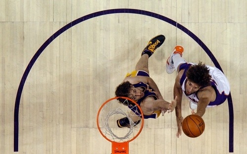 nbaoffseason:
After four games, Robin Lopez’s filthy, unkempt hair
has battled Pau Gasol’s filthy, unkempt hair -
to a draw.