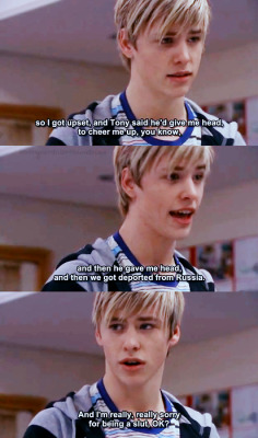 cautiontothecolourful:  (via graceneedsavespa)  I am not gay. But Maxxie rocks! :)