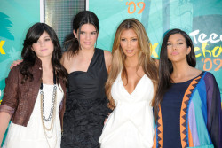 Is It Me , Or Does Kim Kardashian , Look Asian To You . O_O