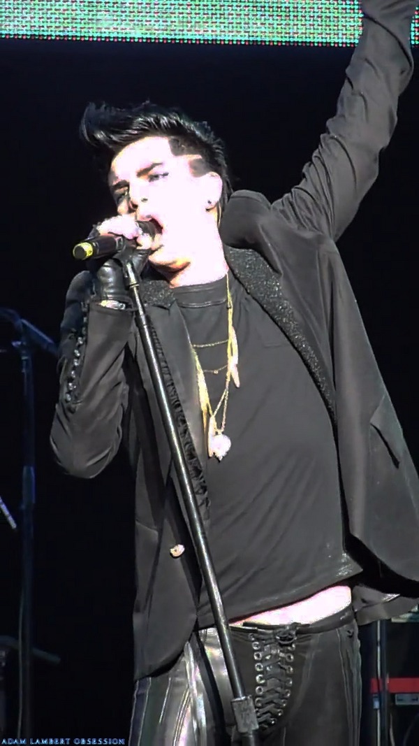 twistedsparkles:  UUUUNNNNNFFFFF  That crotch is giving me crazy Davey Havok circa