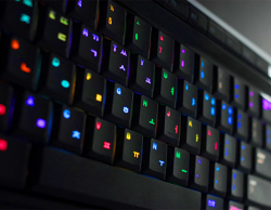 lindaamao:  michiisstheshizz:  doublemi:  taek-a-day:  (via -silver-)  So freaking amazing. I want a keyboard like that. So much… OMG WHERE TO GET?  THIS IS SO SICK. I WANT  
