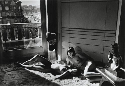 Mannequins, Quai D'Orsay I photo by Helmut Newton, 1977