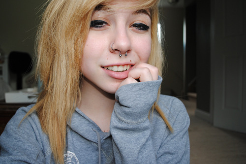 zombiesailor:  omg you are the cutest no matter what hair color you have rhusig 