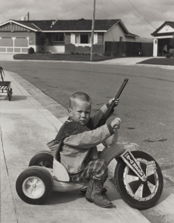 Richie playing with guns photo by Bill Owens,