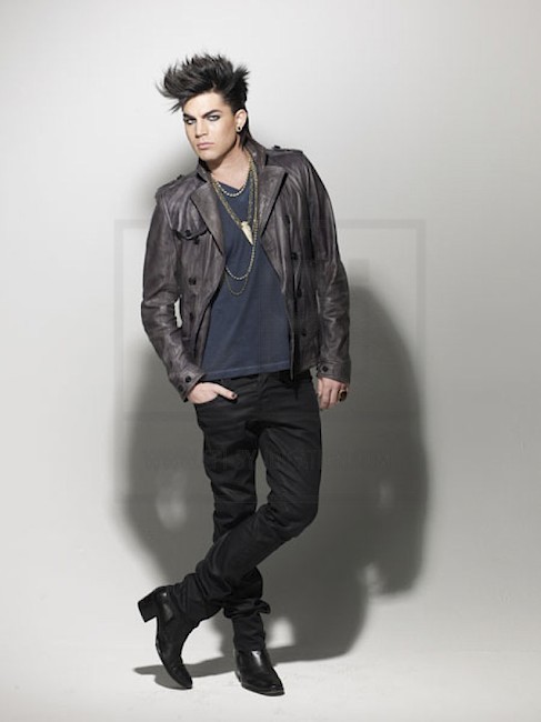 (via twistedsparkles) I feel like he should be snapping his fingers and doing choreographed