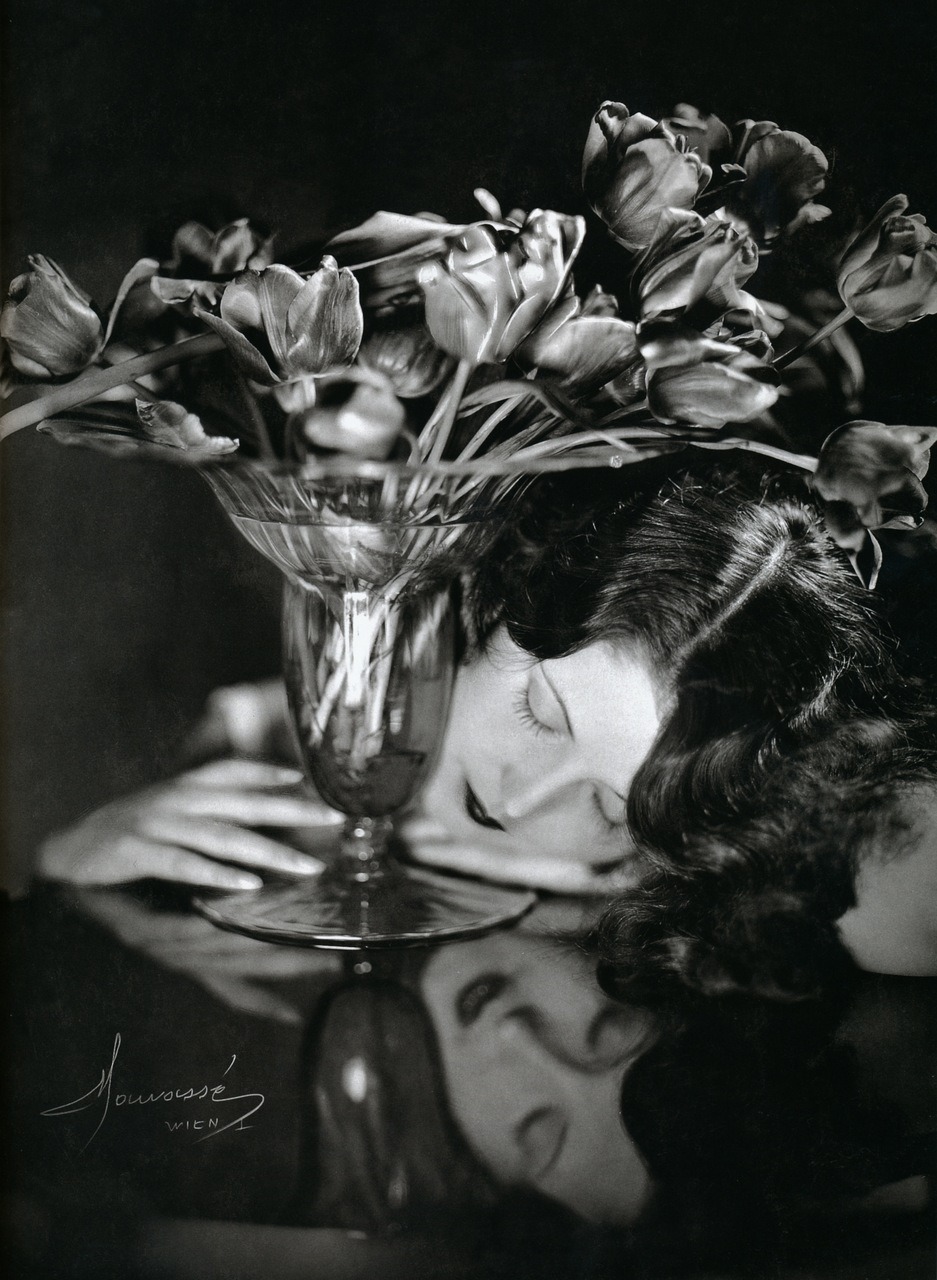 dubhlina:  liquidnight:  Manassé Betty Bird, circa 1926 From Divas and Lovers: The