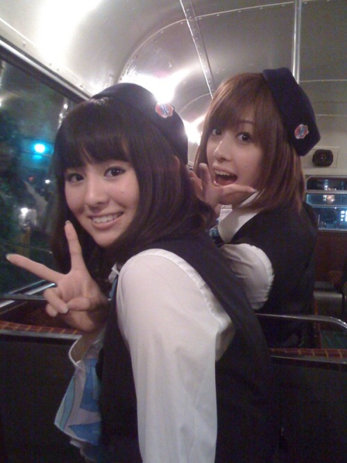 shima-ken: eri-eri-kamei-eri: shimmycap: きゃわってレベルじゃない！ ラッピングバス最後の一枚となります。 #berryz on Twitpic