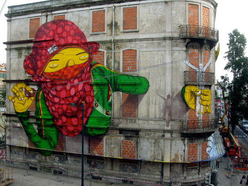 puscic:  landscapearchitecture:  Os Gémeos + Blu, Lisbon - unurth | street art