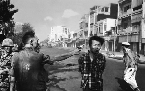 South Vietnamese (US allied) Brigadier General Nguyen Ngoc Loan executes Vietcong guerilla Bay Hop o