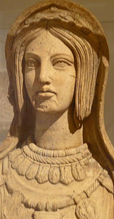 theancientworld:missfolly:Terracotta statue of a young Etruscan woman, late 4th century-early3rd cen